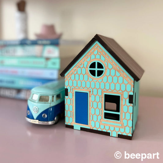 Saltbox Miniature House: East Coast Style Wood Decor