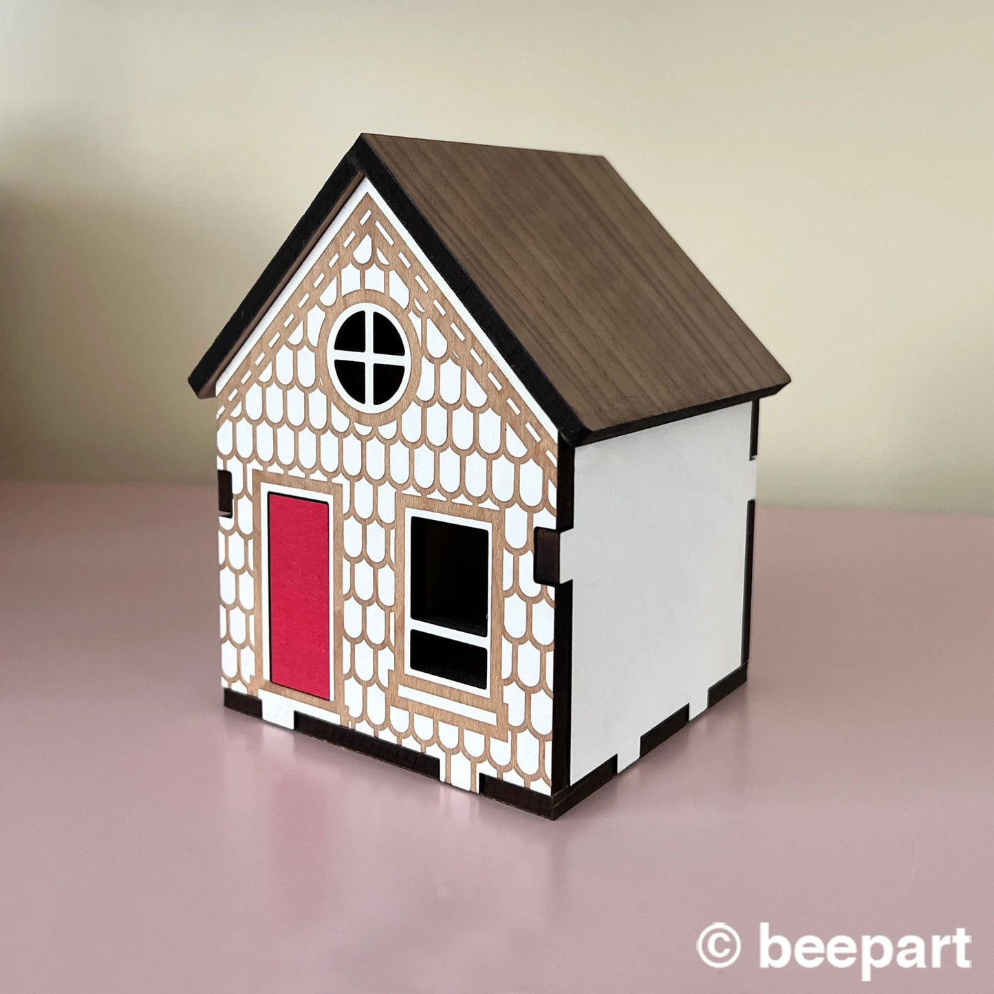 Saltbox Miniature House: East Coast Style Wood Decor